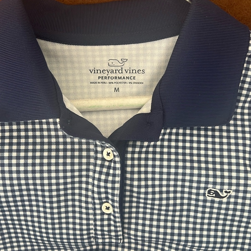 Like new sporty and preppy Vineyard Vines dress. Barely worn.